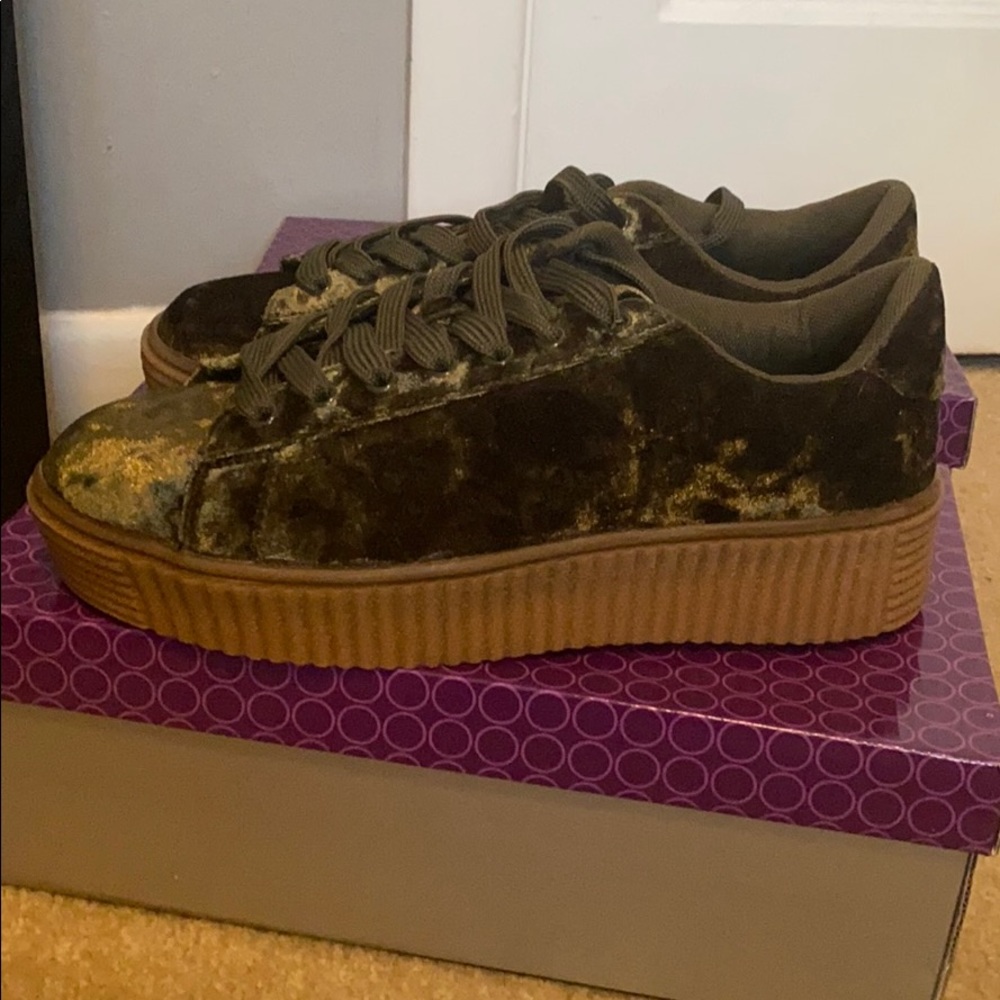 Nib velvet creeper